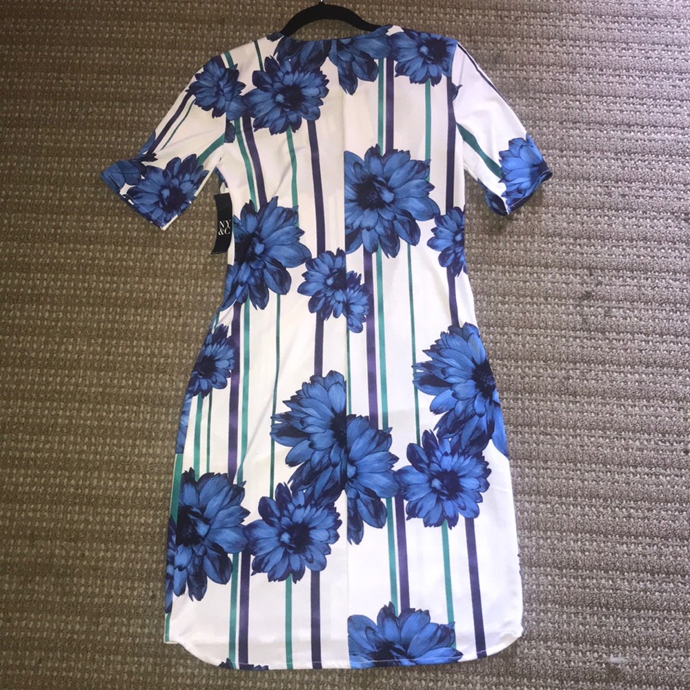 Dress - Picture 2 of 3